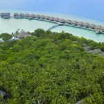 vegetacion y water villas de Dusit Thani Maldives