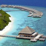 muelle y water villa de Dusit Thani Maldives visto desde un drone