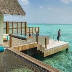 four season landa giravaru: water villa con acceso directo al oceano