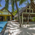 four season landa giravaru: beach villa con piscina