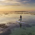 stand uo paddle en Holiday Island Resort Maldivas