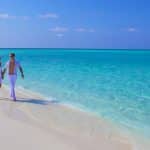 Hurawalhibeachwithcouple X - arenatours.com