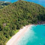 playa y verde en Constance Lemuria Praslin