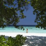 pareja en la playa en Vakkaru Maldives