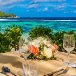 almuerzo en la playa en Kempinski Seychelles