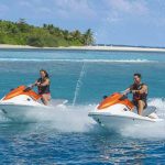 carrera de motos de agua en Shangri-La's Villingili Resort