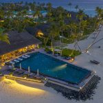 infinity pool fushifaru maldives