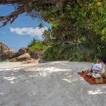 pic nic en la arena de Six Senses Seychelles