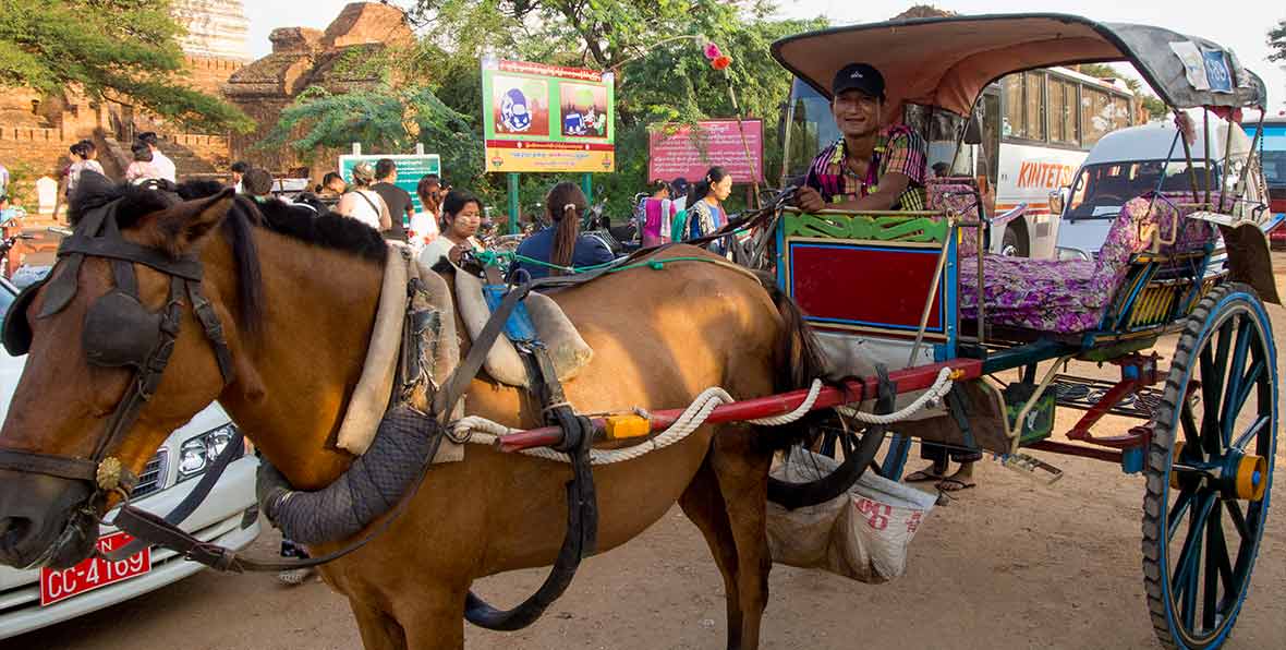 hombre a caballo en Myanmar, Birmania