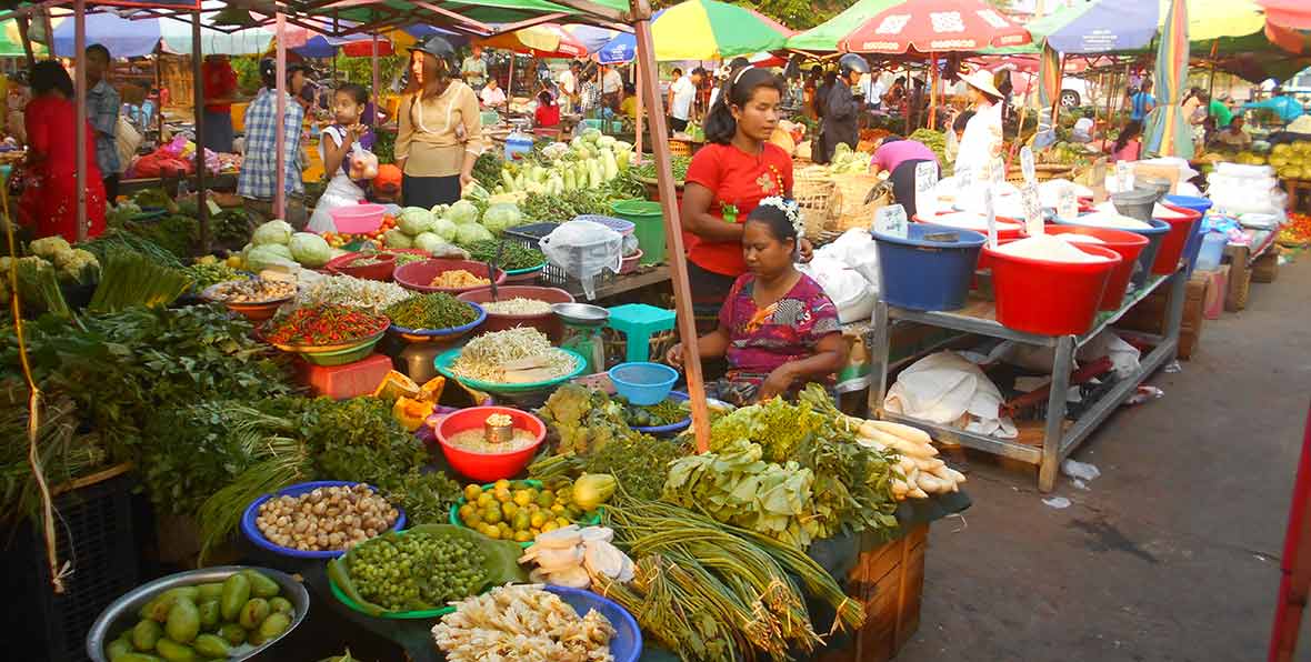 visita de un mercado tradicional en el viaje a Myanmar