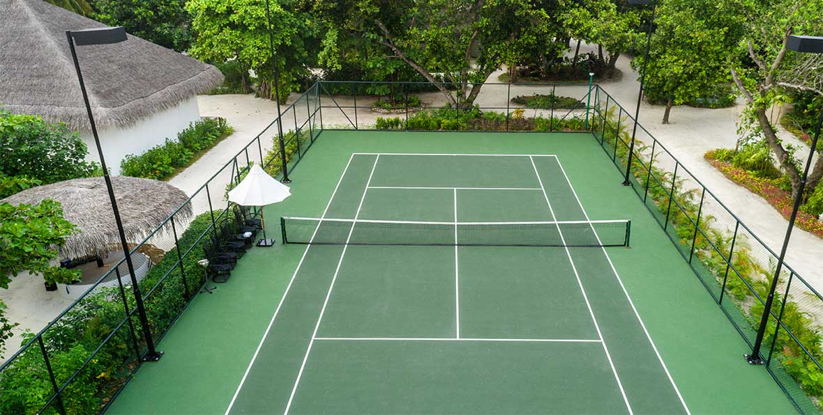 Fairmont Maldives Sirru Fen Fushi Tennis Court - arenatours.com