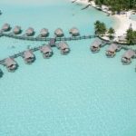 foto aereas de las villas de agua de Bora Bora Pearl Beach Resort & Spa