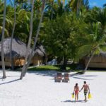 pareja en Bora Bora Pearl Beach