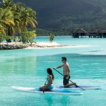 stand up paddle en Four Seasons Resort Bora Bora