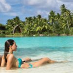 relax en la playa de Four Seasons Resort Bora Bora