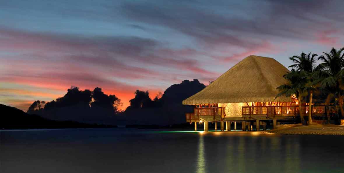 Four Seasons Resort Bora Bora Sunset Restaurant - arenatours.com