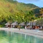 la playa de Manava Beach resort