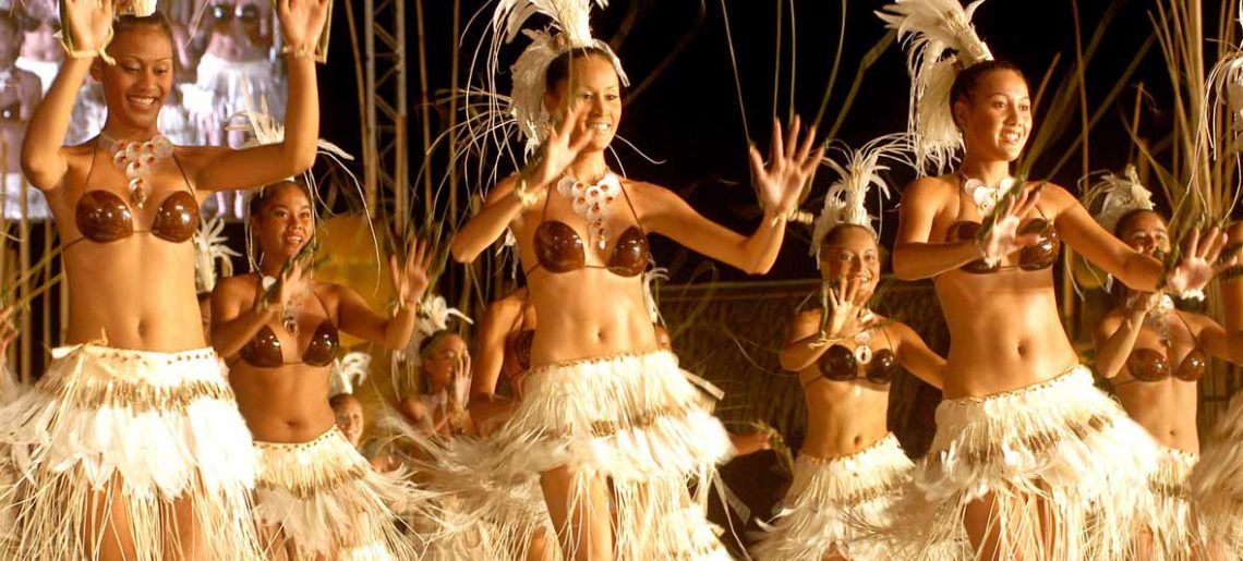 Cena con espectáculo en Tiki Village