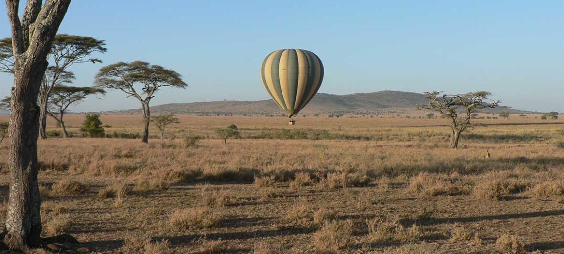 Tanzania: Safari en globo en Serengeti al amanecer