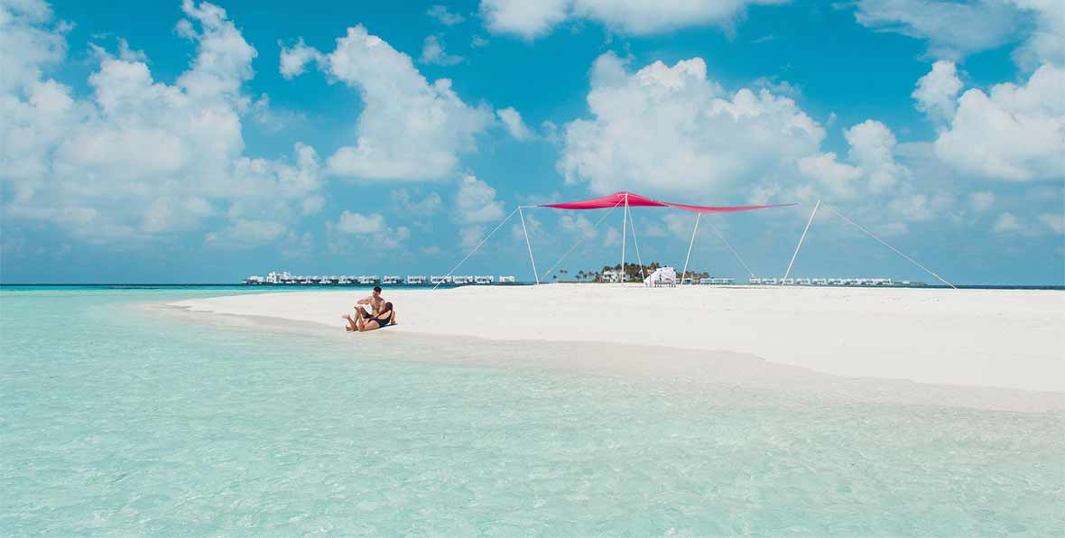 relax en la playa de LUX* North Male Atoll Resort & Villas