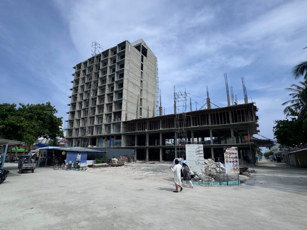 Isla local Maldivas Maafushi - arenatours.com - 