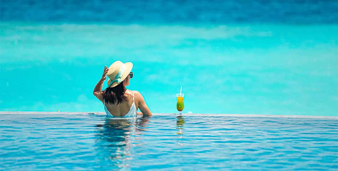 Saii Lagoon Maldives Curio Collection Hilton Miss Olive Oil Pool Bar - arenatours.com
