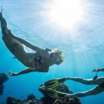 snorkeling en las aguas de Atmosphere Kanifushi Maldives