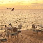 cenar al atardecer en Ayada Maldives