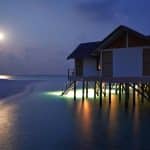 Loama Resort Maldives por la noche