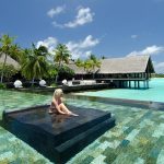 relax en la piscina del One & Only Reethi Rah Maldives