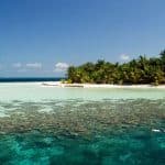 Playa y vegetación tropical en Vilamendhoo Island Resort